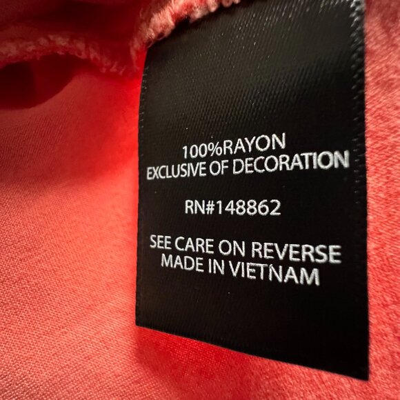 Torrid Coral Challis Cold-Shoulder Top – Size 3 (22/24) – NWT - Picture 7 of 9